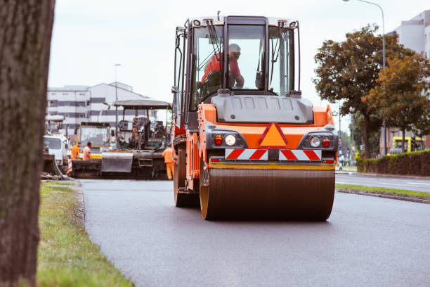 Best Driveway Paving Contractor  in Le Sueur, MN